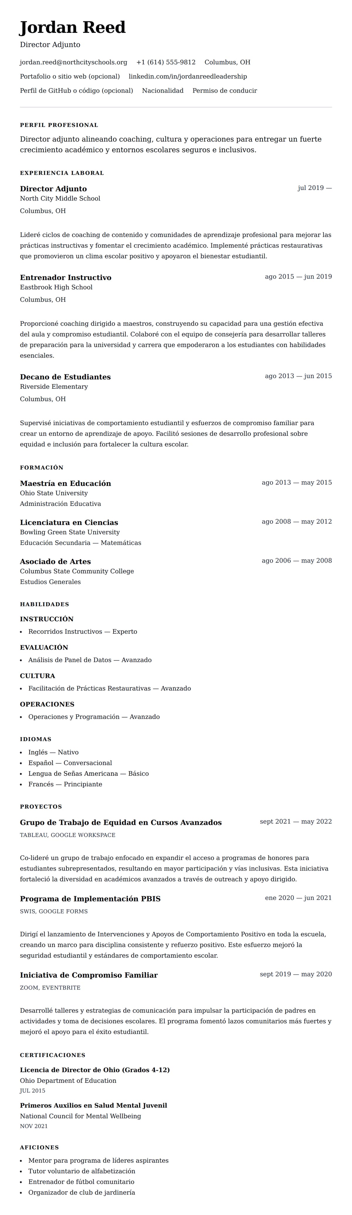 Vista previa del currículum Ejemplo de Currículum de Director Adjunto